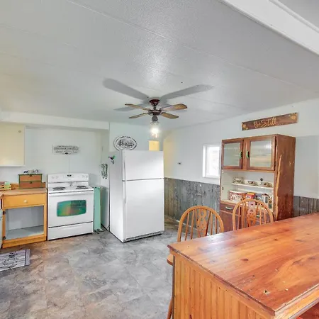 Charming Cottage In Libby With Yard Pets Welcome!
